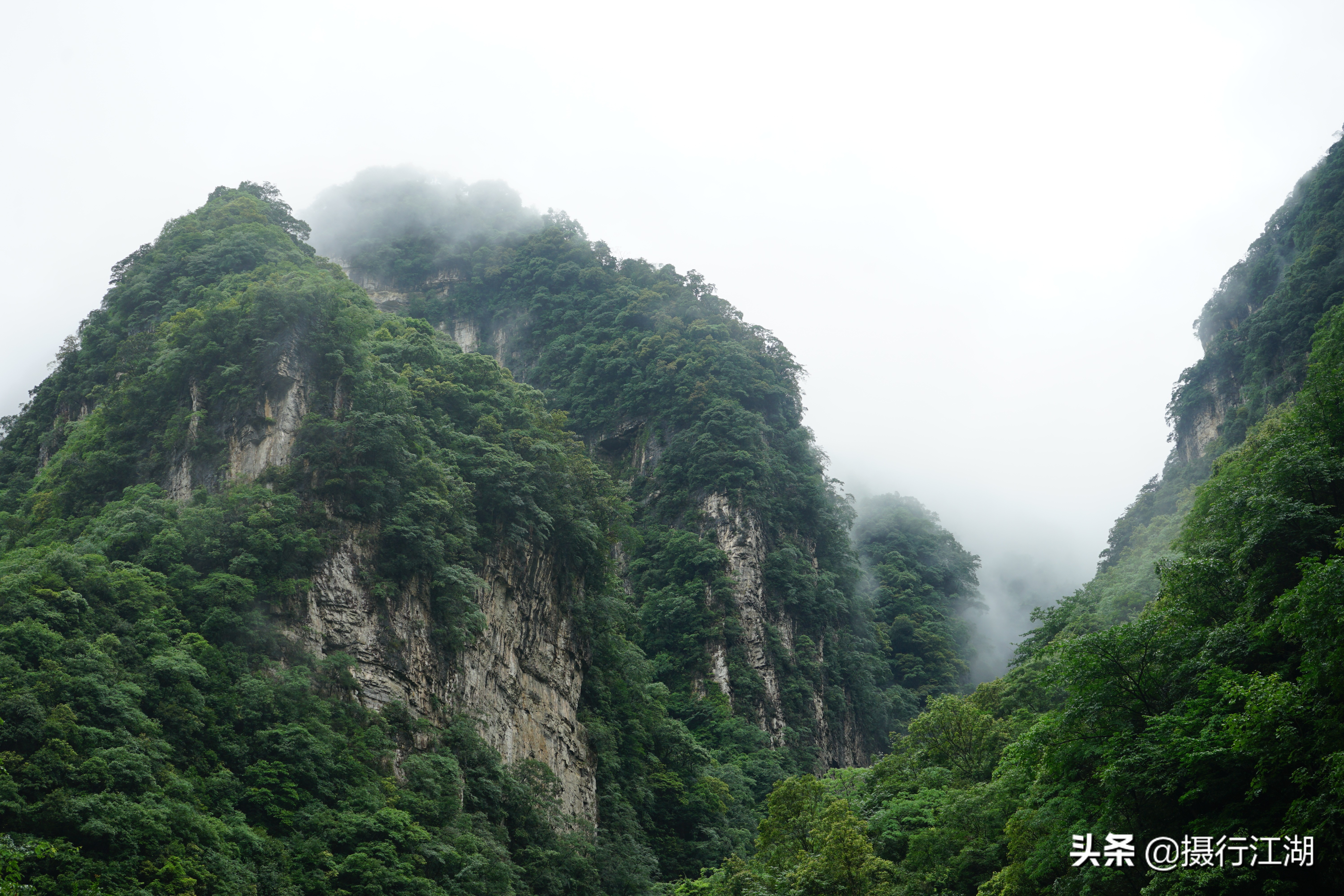 避暑秘境神龙峡，在飞瀑流泉的原始谷底来一场随遇而安的漂流