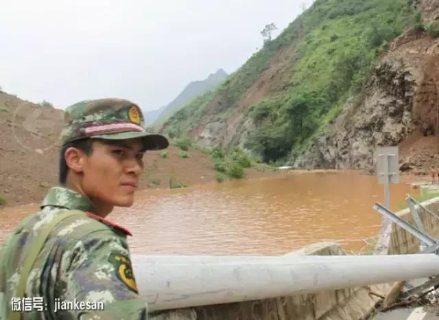 不穿军装的边防军人,军装公安边防