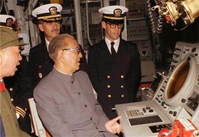 *世友许**听闻军中来了位高手,欲切磋武功,*飚耿**:你不是我的对手