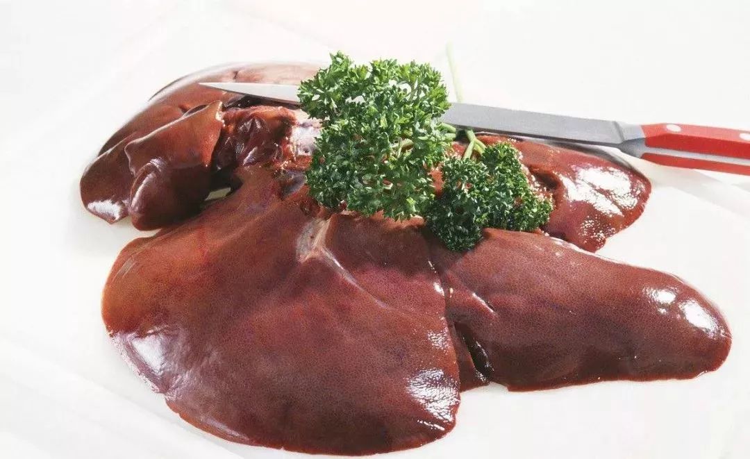 嘴唇总起皮器官发出信号,嘴唇干裂代表哪个脏腑