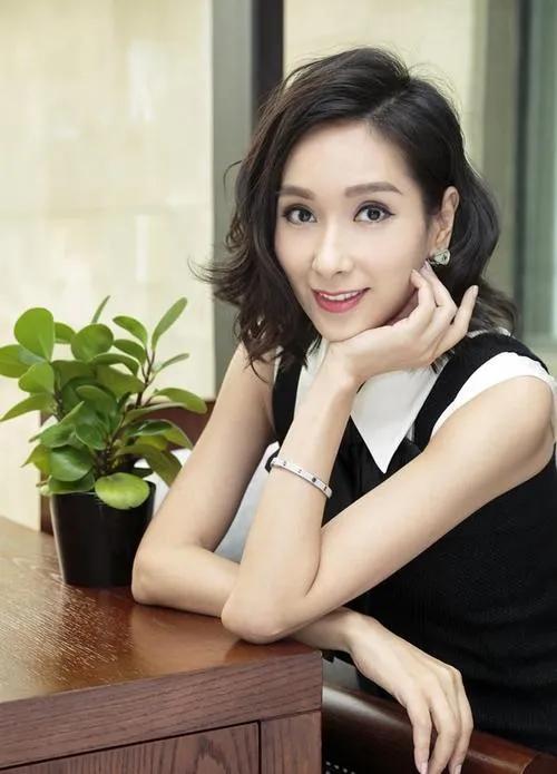 黄圣依还记得她演的七仙女吗,天仙配七仙女黄圣依身份暴露