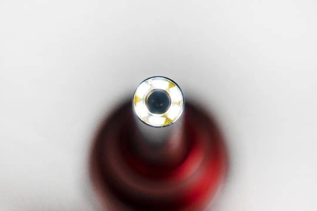 带着小红帽披着黄披肩，只为贵族服务，印度人的“绝活”还真不少