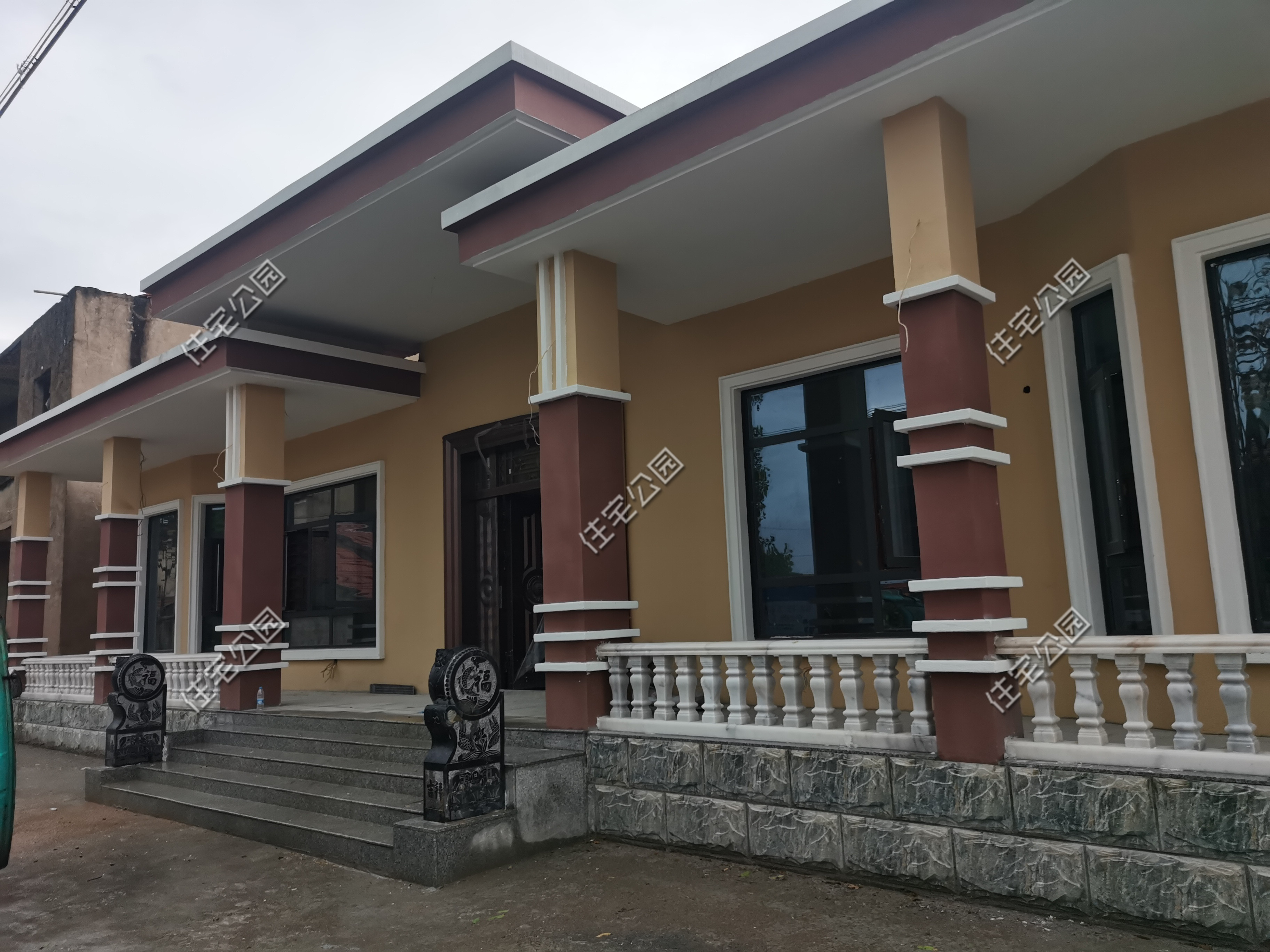 别把一层不当别墅，看看颜先生建的这栋大平层，哪里比楼房差了？