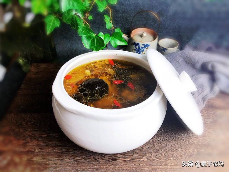 你家炖的鸡汤，汤味淡，肉也炖不烂，可能就是因为你提前放了它