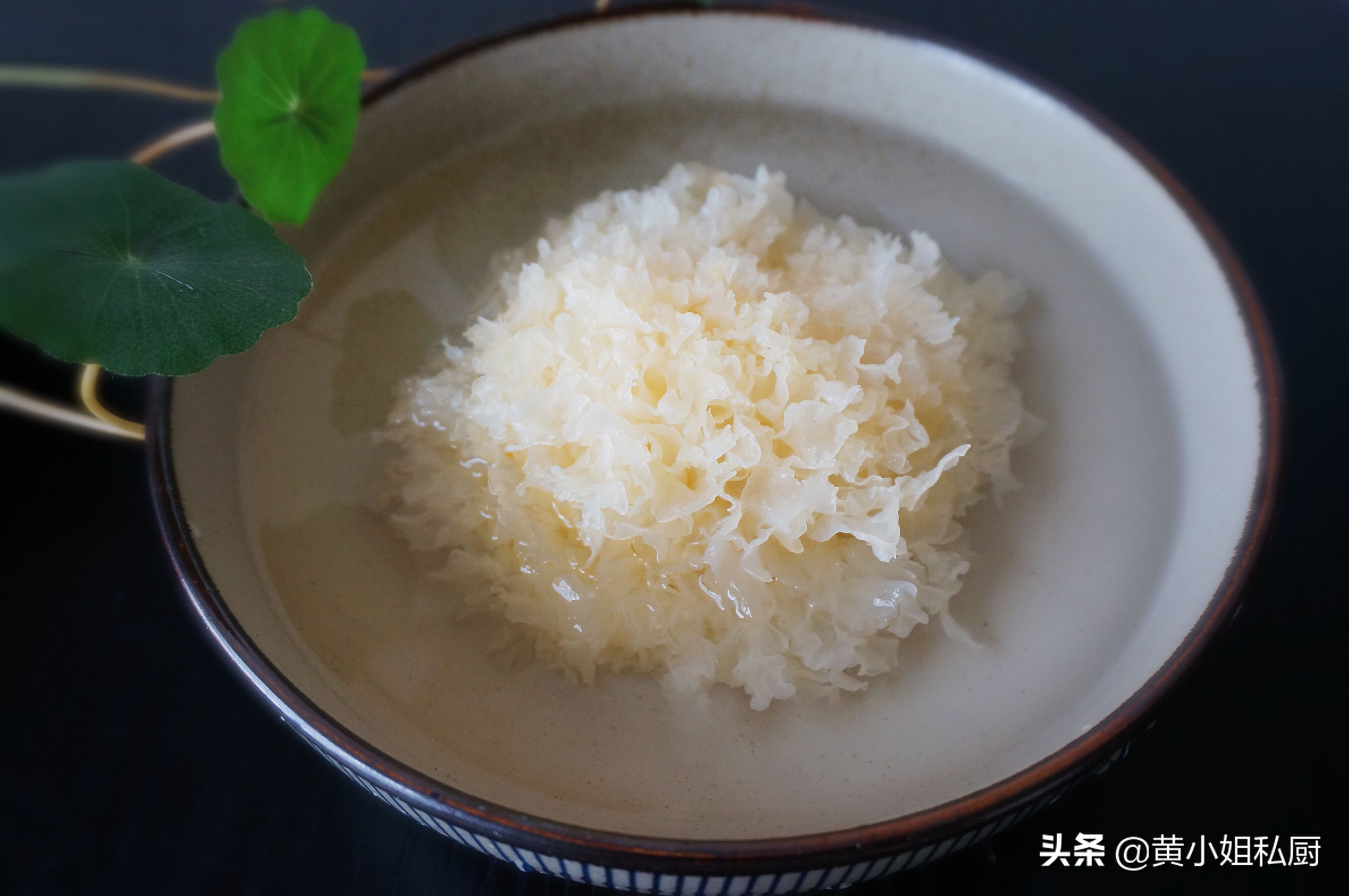 银耳汤15秒出胶,二十分钟出胶的银耳