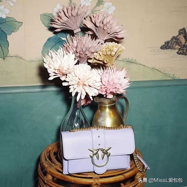 天热了来买新衣裳,天热又该买衣服了的句子