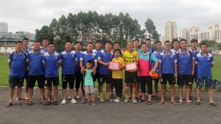 捐助大爱无疆,公益足球赛捐赠