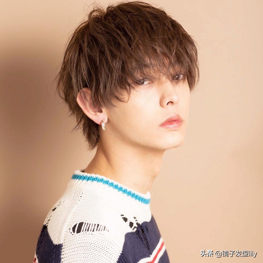 不过时的男士背头发型,男士一定要尝试的发型韩式背头