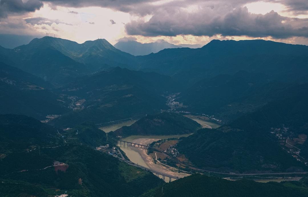 若堵住四川盆地的长江出水口，仅需500年就能变湖泊？有何后果？