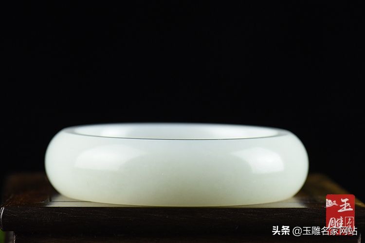 玉镯子的价格一般多少钱,玉镯子一般多少钱