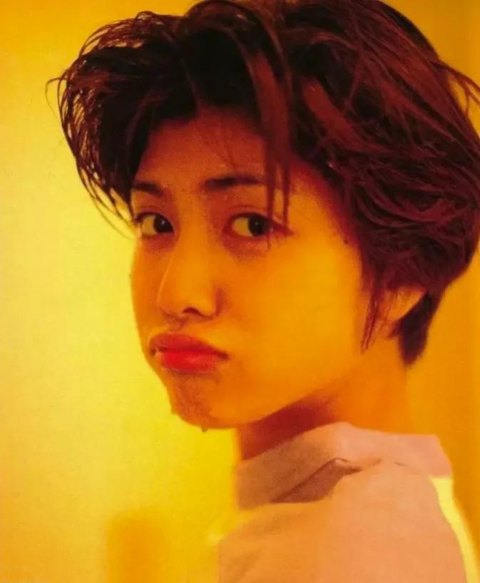 他是世纪末美少年，她帅到掰弯无数小姐姐，相恋10年不婚