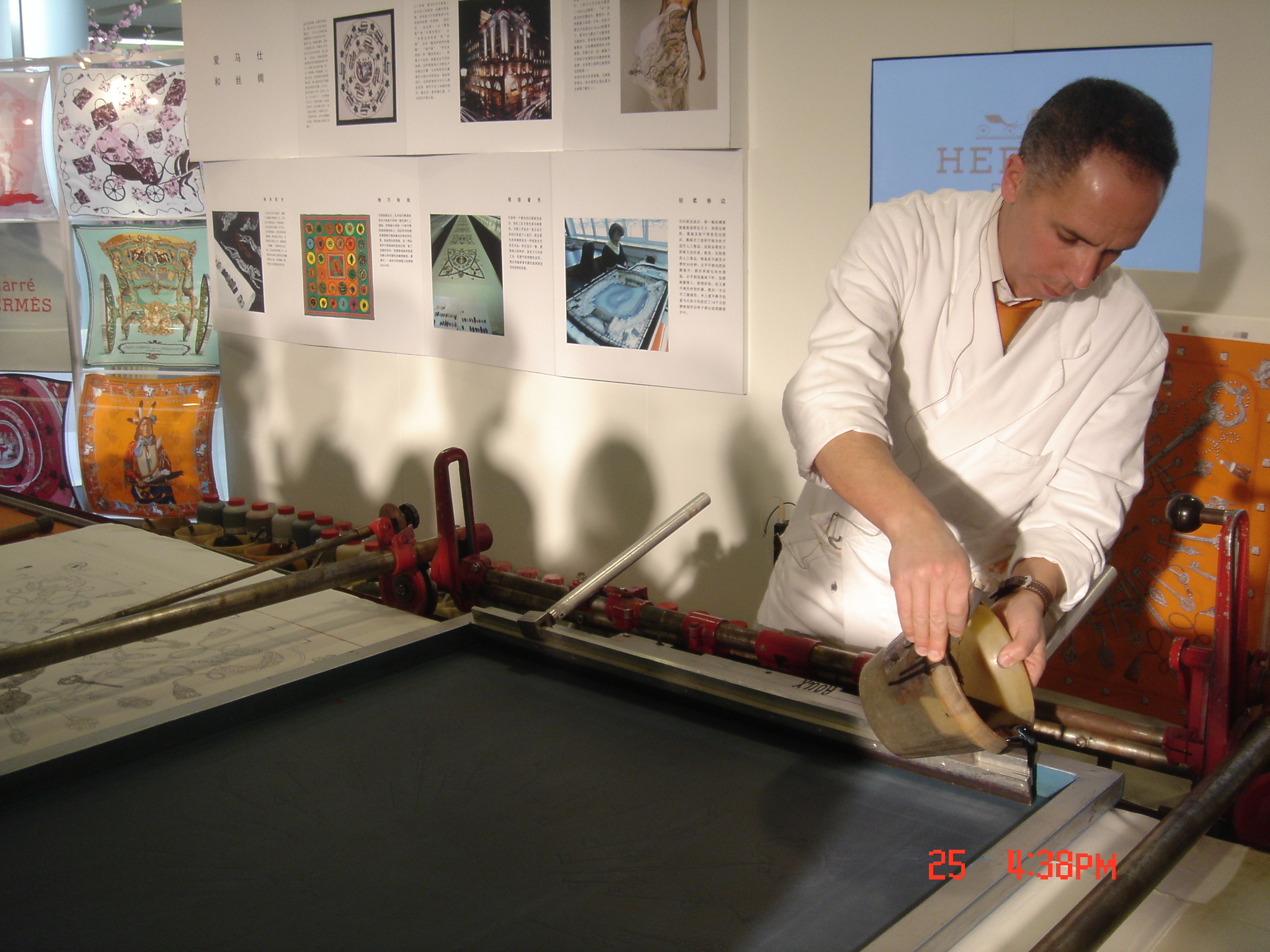 章子怡戴的迪奥围巾,章子怡爱马仕丝巾