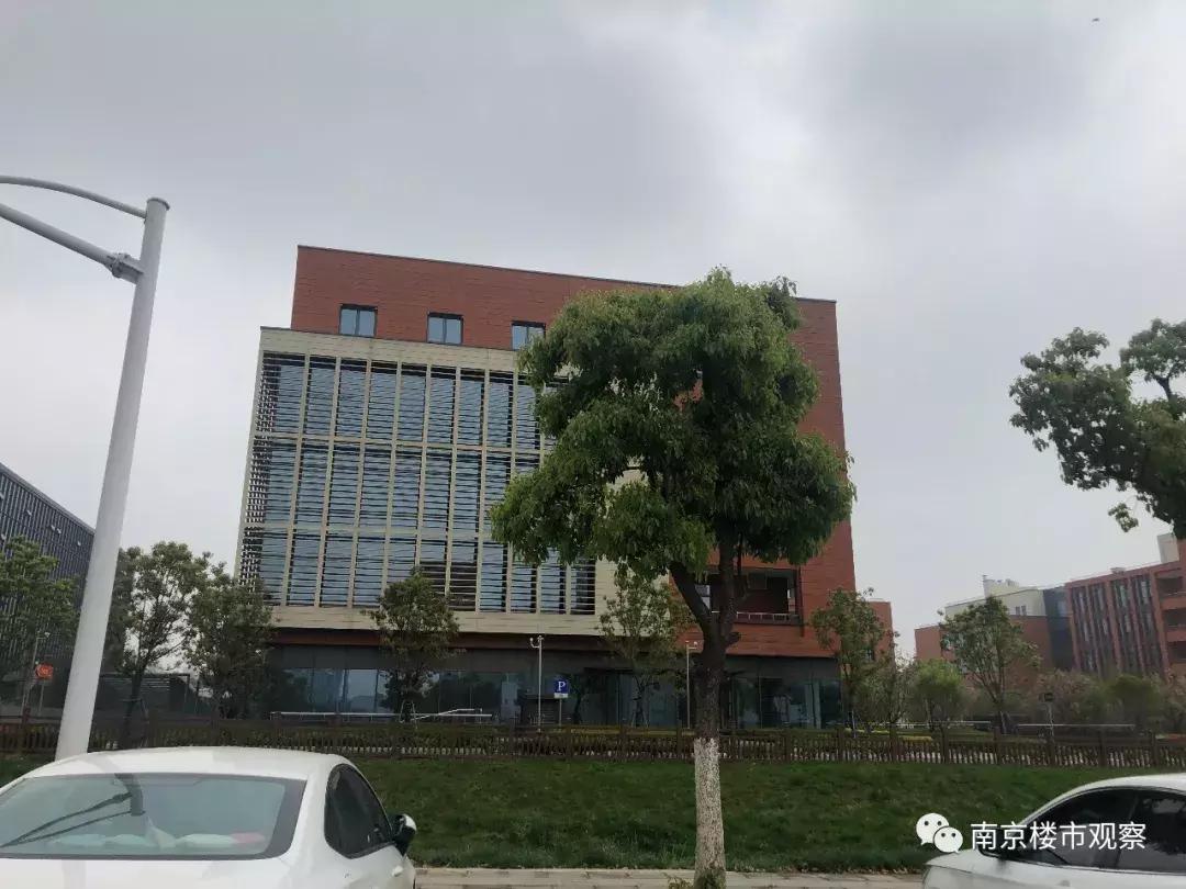 实探月坛学区真实在售房源紧缺,实探地铁房