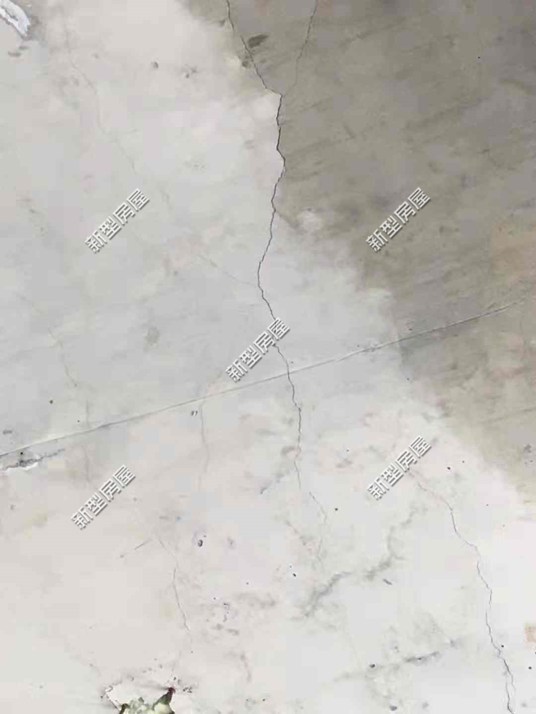 自建房楼板开裂墙体也有裂缝,自建房水泥墙体横向裂缝如何补救