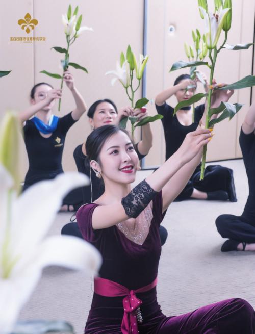 自然优雅金百合图片,金百合优雅学堂