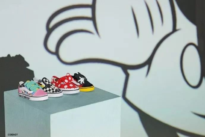 moschinohm合作款,hm和星际联名