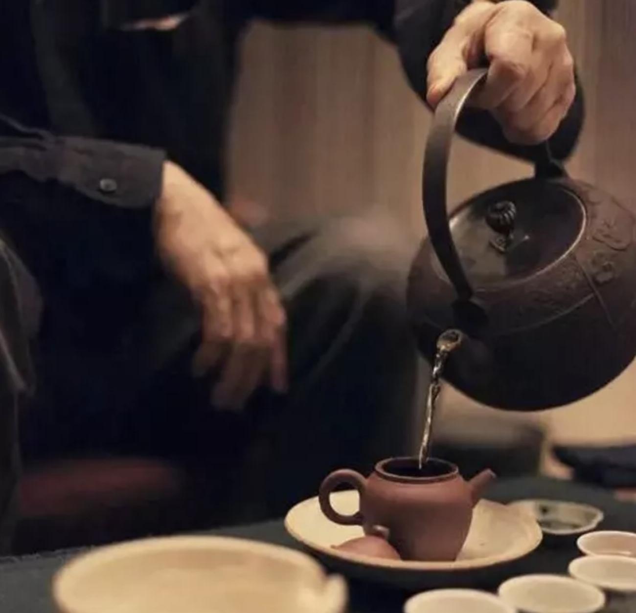 喝红茶加冰糖什么好处,饭后喝红茶有什么好处