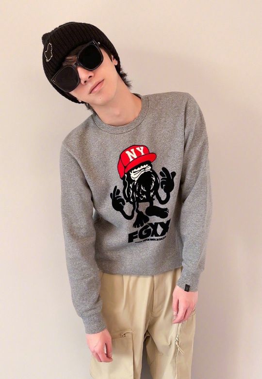 鍗庢櫒瀹囪緹璋ｅ紶纰ф櫒,鍗庢櫒瀹囧紶纰ф櫒杈熻埃