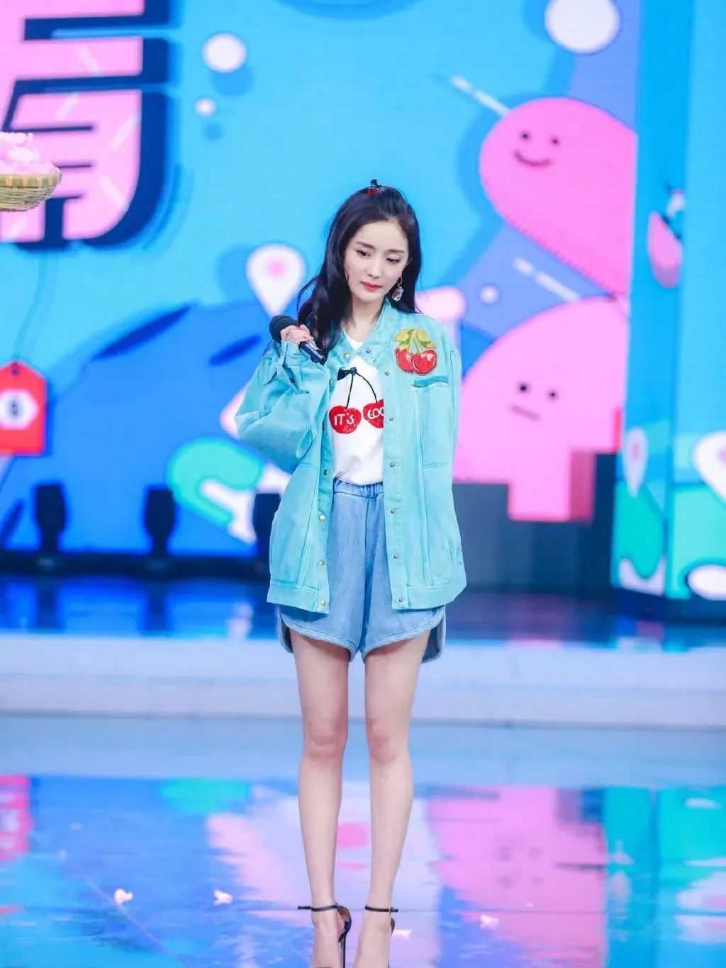 杨幂一万块钱毛衣,杨幂什么单品都能穿好