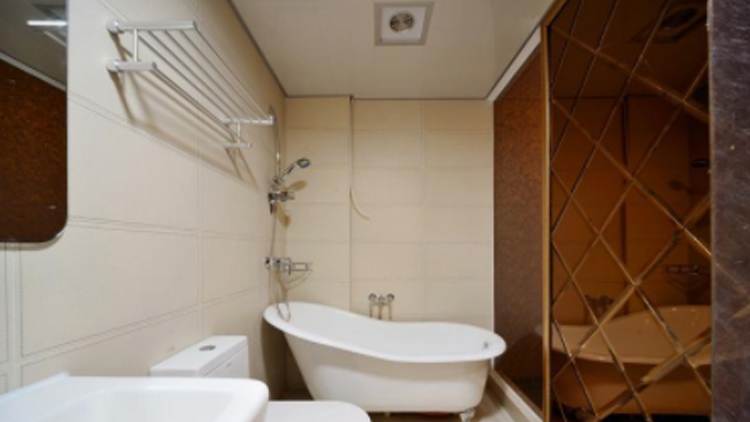 浴室排气扇如何换气,浴室是安装排气扇还是换气扇