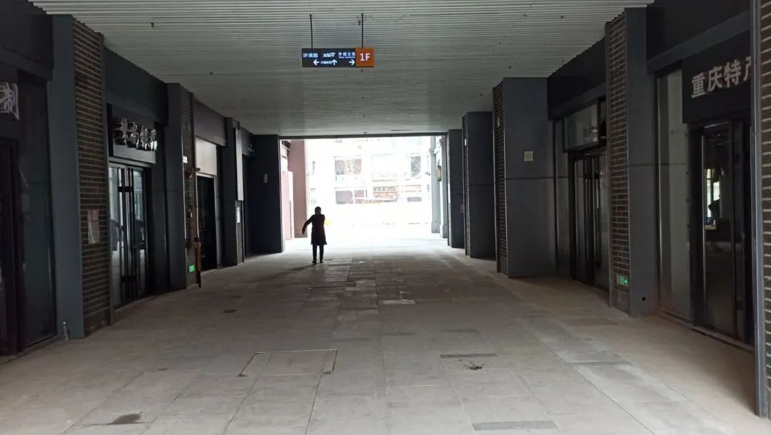 号外!重庆网红磁器口旁惊现无人区,网红打卡地缘何沦为空城?