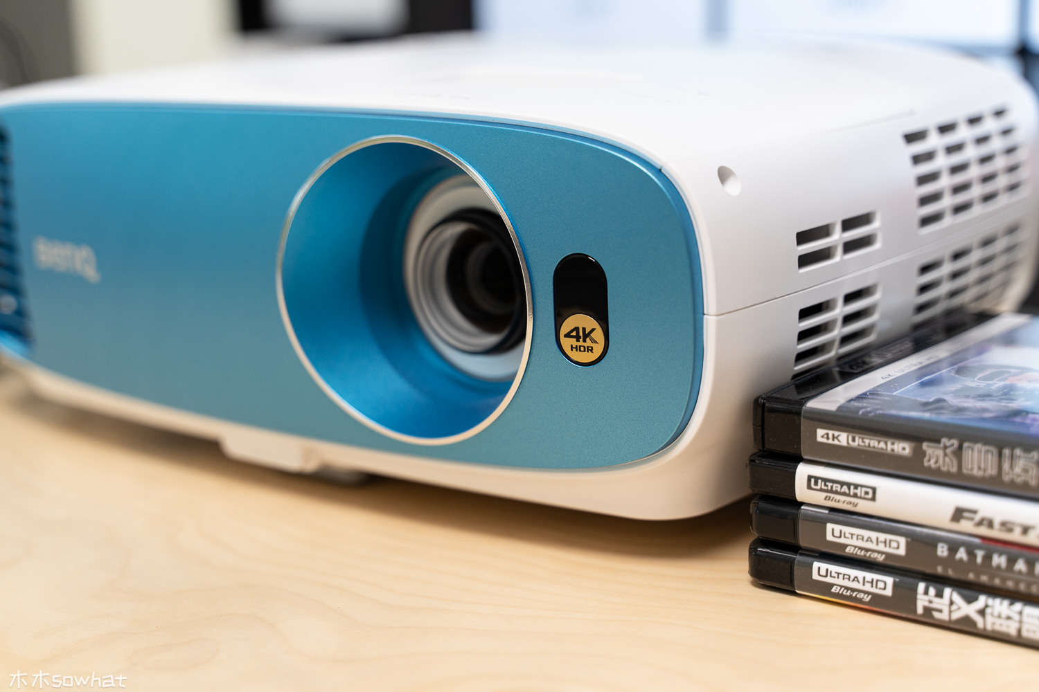 8000块的4K投影仪效果怎么样,800元的1080p的投影仪