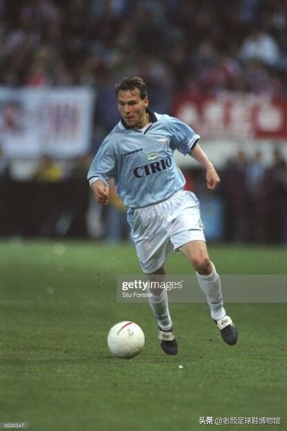 真不比齐达内差，捷克铁人也曾在欧洲优胜者杯决赛天外飞仙制胜