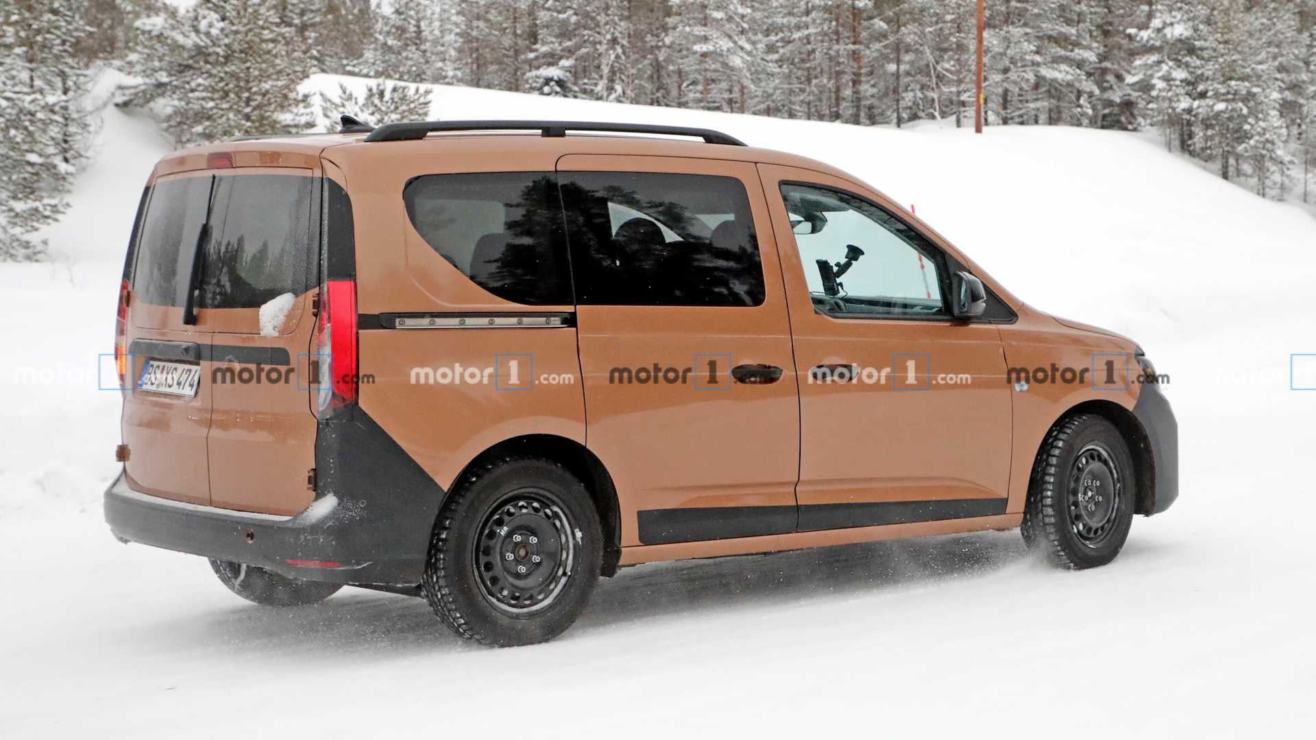 伪装为达契亚车型，全新一代大众开迪测试谍照曝光