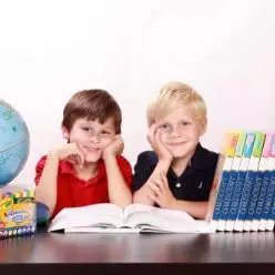 孩子轻微驼背要怎么改善,孩子驼背怎么矫正最快