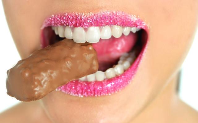 牙齿稀疏牙缝大真的影响财运吗,牙缝越来越宽有什么好办法