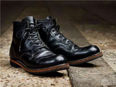 aj鞋子历史介绍,70年代前的科幻aj鞋子