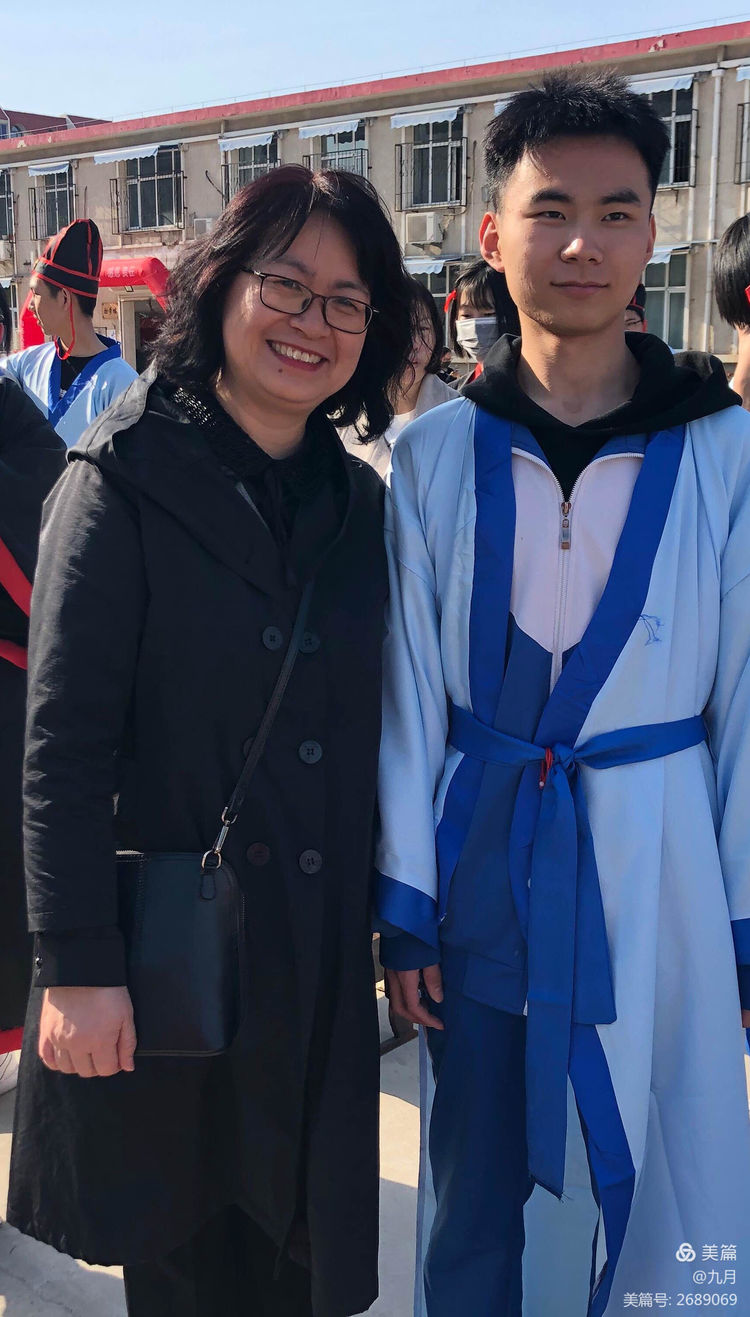 大港八中视频,大港男生十八岁成人仪式