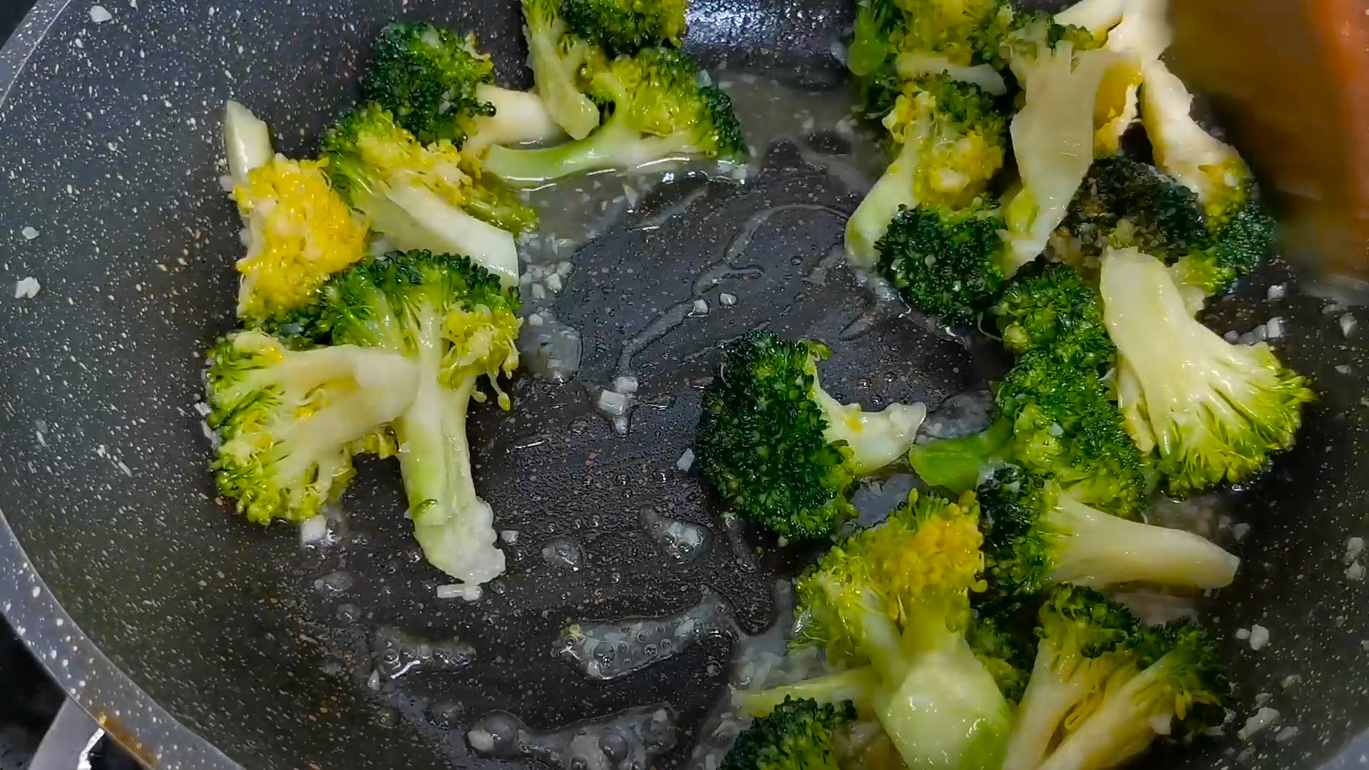 西兰花怎么清洗农药残留,西兰花用盐水泡能去除农药残留吗