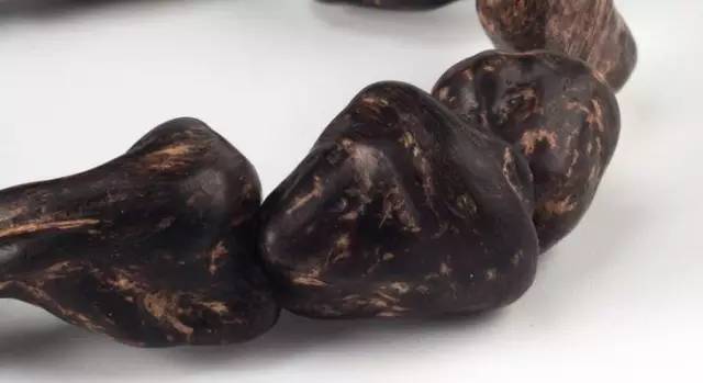 为什么沉香手串玩的人很少,沉香手串有多难玩