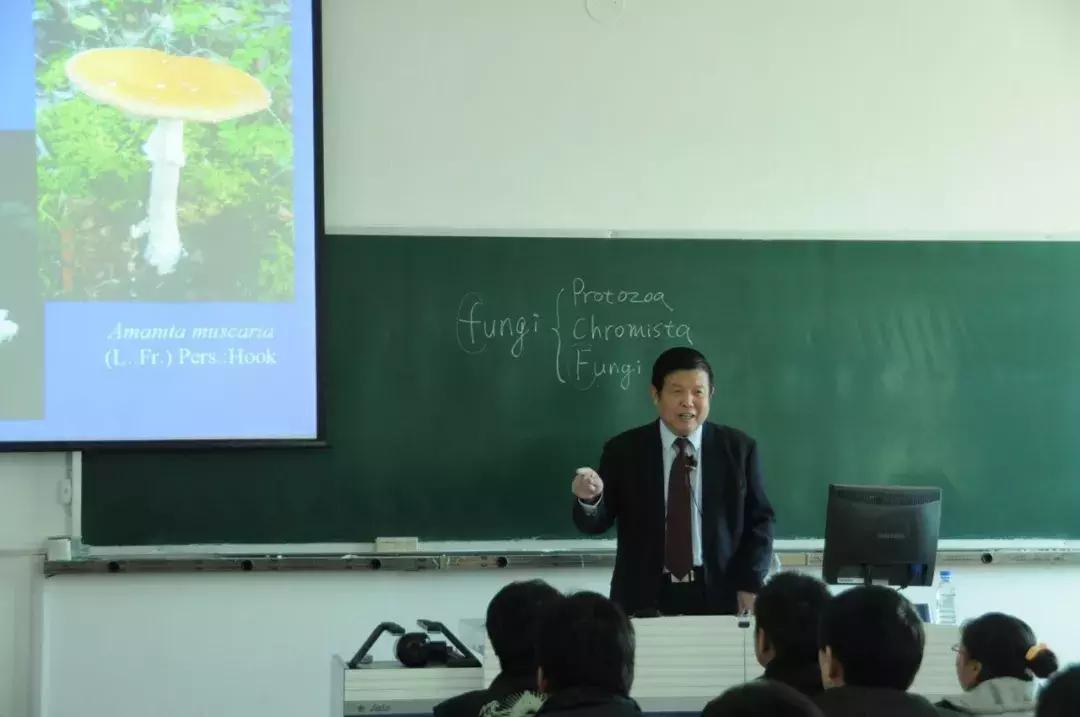 吉林农业大学招生就业工作处处长、副处长共同做客吉林日报直播间，周恩来总理曾为它题写校名