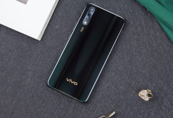 目前运行吃鸡性价比最高的千元机,吃鸡和王者都不卡的百元机