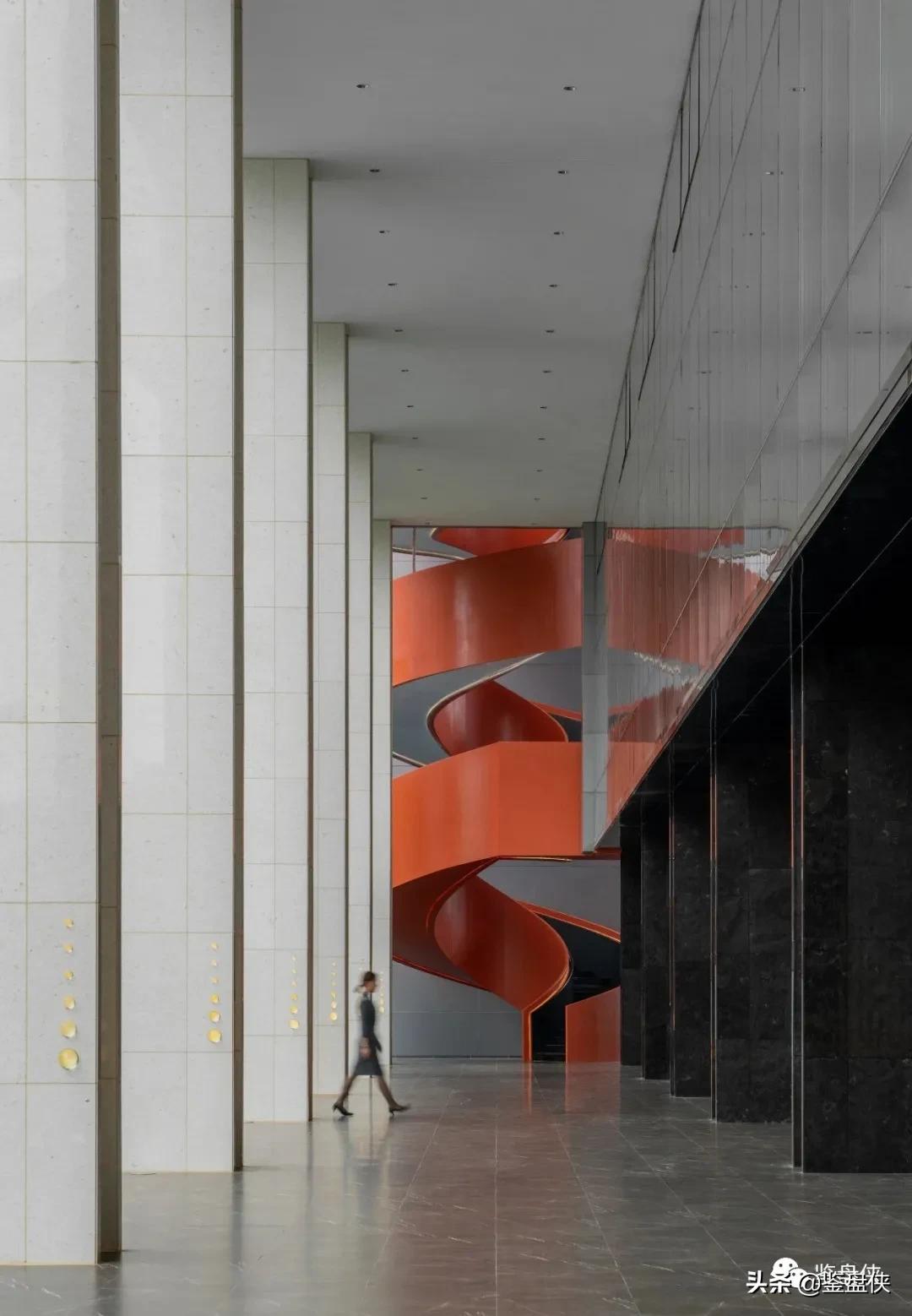 穷玩车富玩表豪玩翡翠,穷玩车富玩表巨富玩游艇