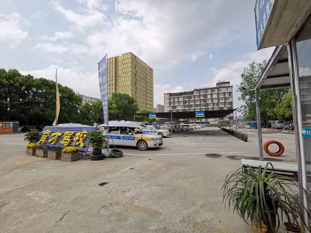 武汉最热门的驾校,武汉育才驾校学车价格