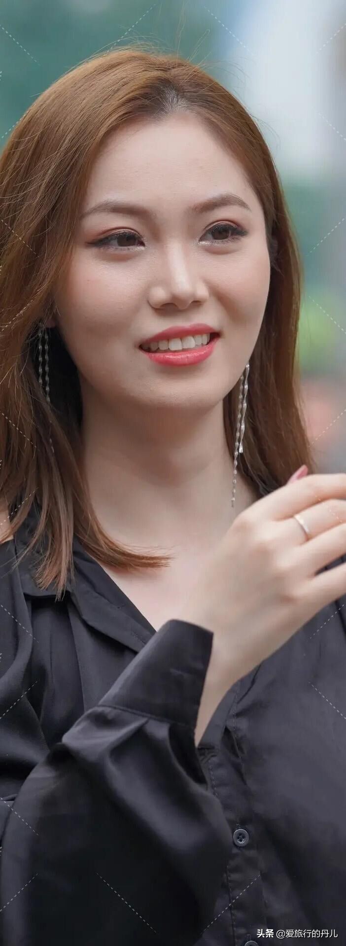 黑色赫本风小黑裙连衣裙怎么搭配,黑色赫本风小黑裙连衣裙