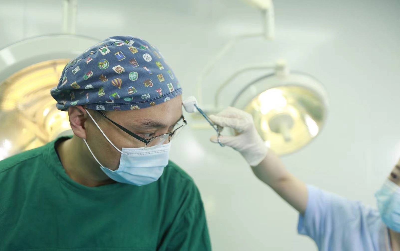 吸脂填充耳垂,男士180斤吸脂