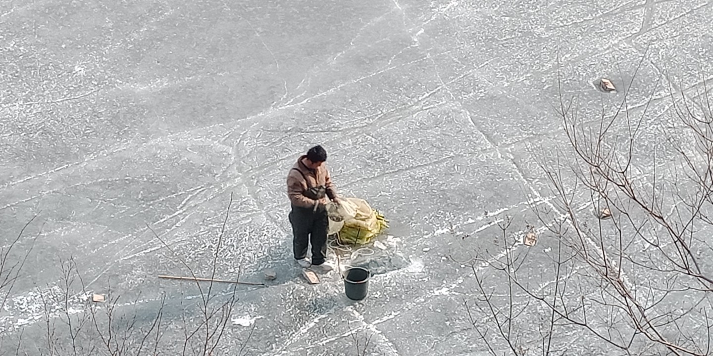 大寒节气习俗冰嬉,数九寒冬冰上跑