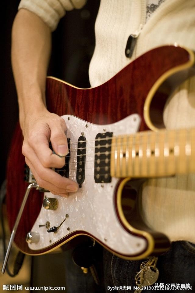 木吉他大横按电吉他弹法,吉他和电吉他弹法有什么区别