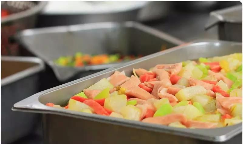 吃在“远航大酒楼”，绵阳学生的最高伙食标准