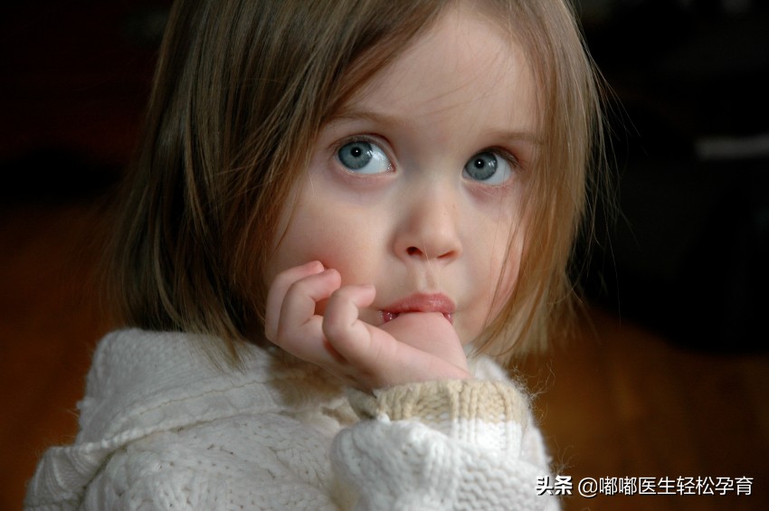 宝宝爱吃手会导致细菌感染吗,宝宝爱吃手要如何纠正