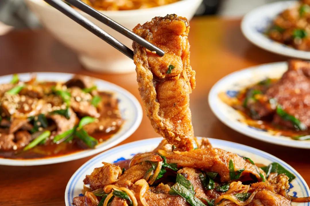 一到10月挤破头，这小镇也太好吃了吧