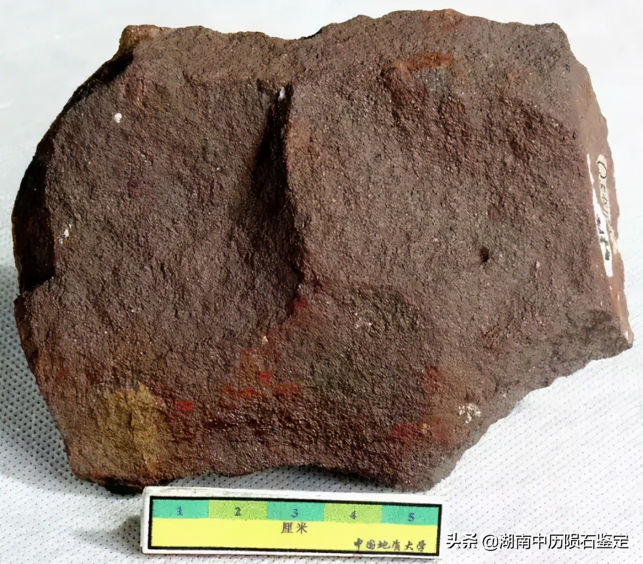 月球陨石与地球矿石的区别,月球陨石和矿石有什么区别