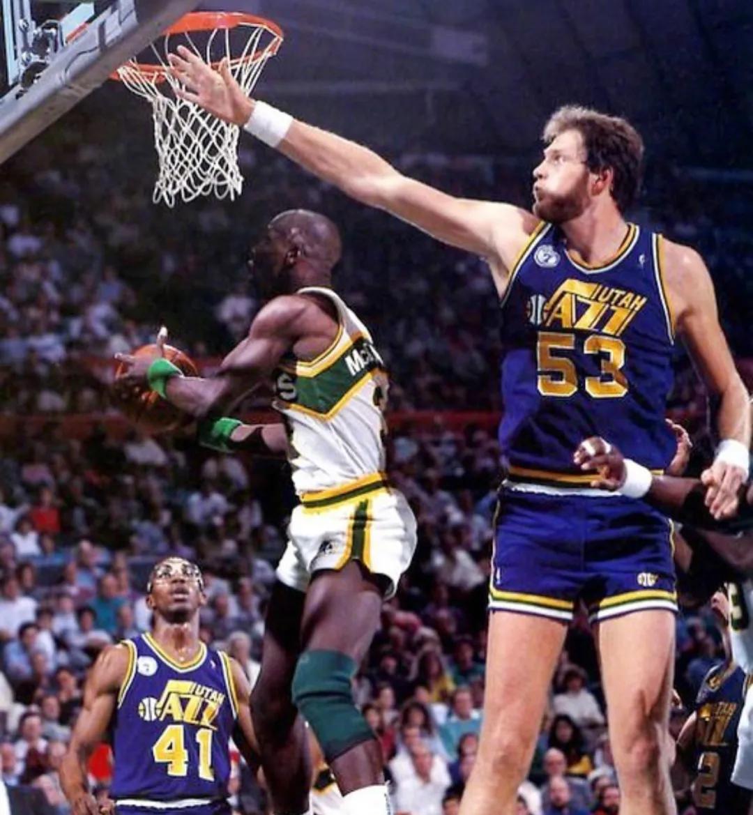 场均5.56帽！NBA又一大神去世！他的站帽太经典了