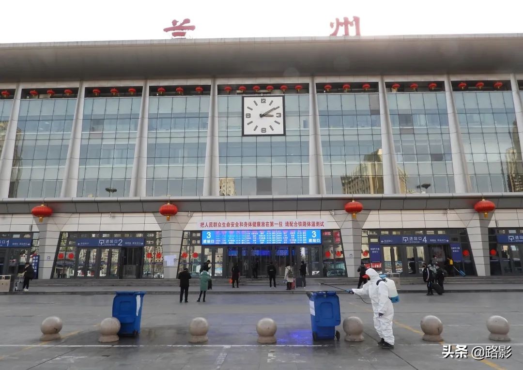 抗击疫情守护平安摄影征稿,战疫情保春运铁路警察在行动