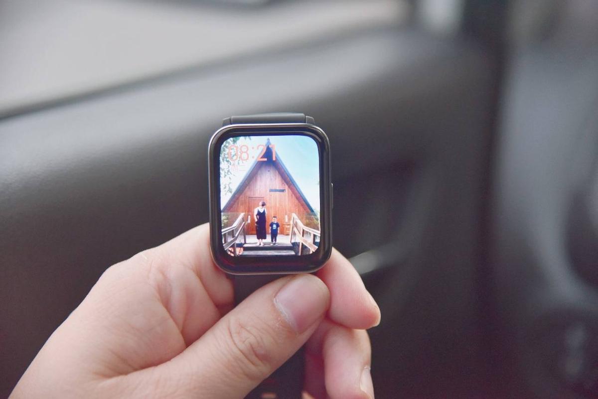 黑加两年后回归小米生态链，399元开启众筹，这手表亮了