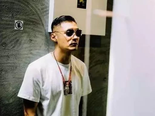 三十多块钱买的银戒指是真的吗,银戒指有黑色斑点